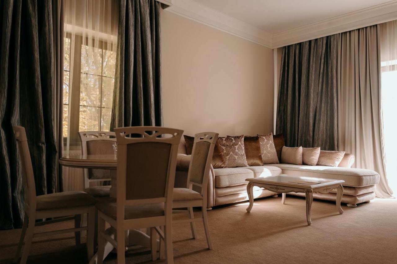 Zastava Uman Hotel Dmytrushky Exterior photo